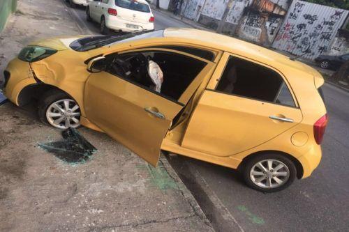 Carro da atleta foi atingido na batida / Foto: Divulgação